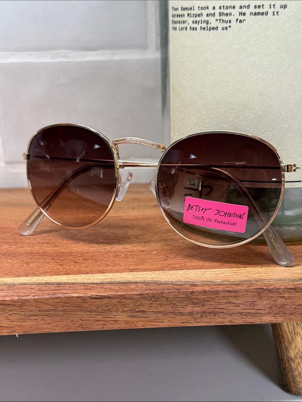 ✨ BETSEY JOHNSON ROUND SUNGLASSES ✨ - Picture 2 of 6